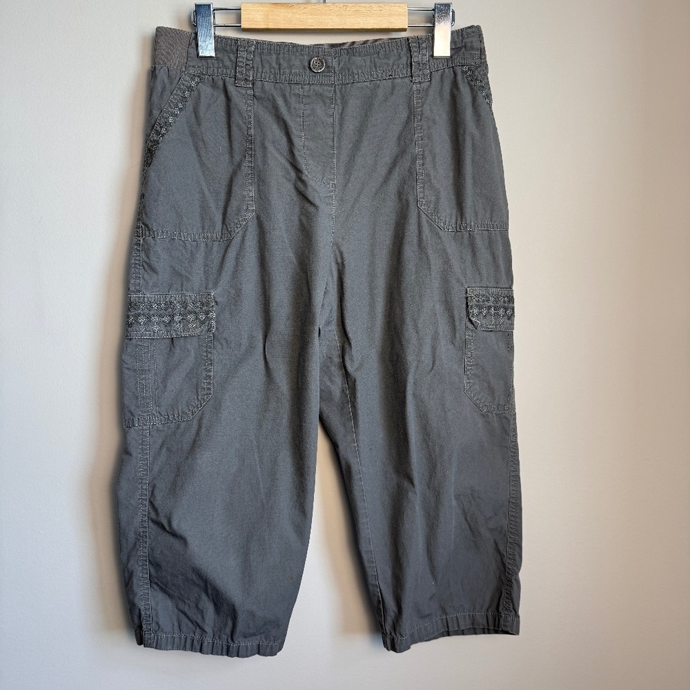 BM Women's Pull On Cargo Capri Pants Gray Size 12 Summer Casual Grunge‎